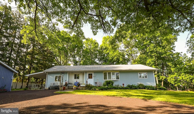 962 Bridge Rd, Collegeville, PA 19426 - ranch-style house featuring driveway, a carport, and a front lawn