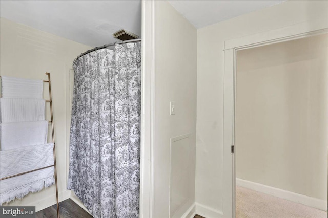 409 N Cherry St, Lancaster, PA 17602 - full bath with baseboards and a shower with curtain
