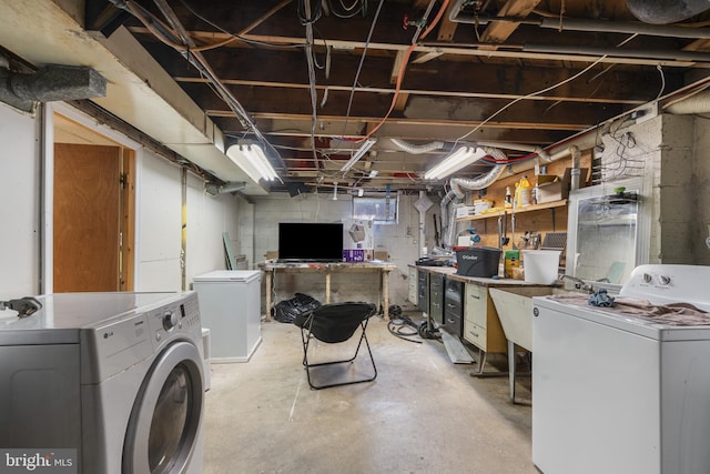 39 Roxeter Rd, New Castle, DE 19720 - unfinished below grade area featuring independent washer and dryer and refrigerator