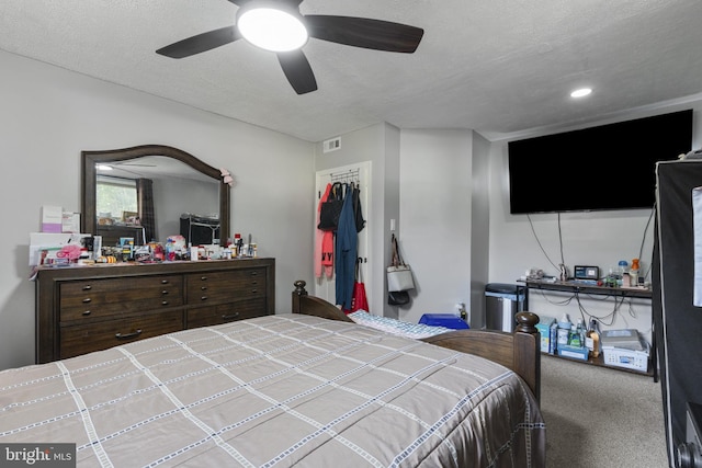 39 Roxeter Rd, New Castle, DE 19720 - carpeted bedroom featuring a ceiling fan