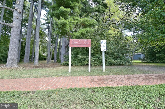 209 E Broad St, Falls Church, VA 22046 - view of home's community