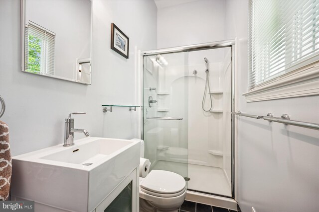 904 Hyde Rd, Silver Spring, MD 20902 - full bath featuring a stall shower and vanity