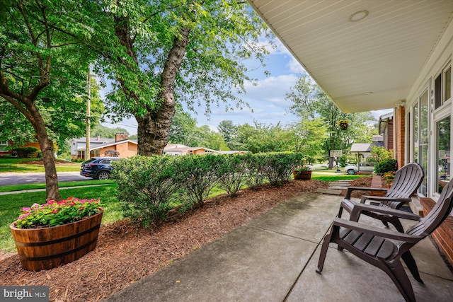 904 Hyde Rd, Silver Spring, MD 20902 - view of patio / terrace