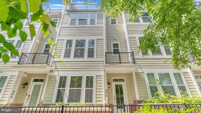 904 Joseph Johnson Dr, Annapolis, MD 21401 - back of house featuring a balcony