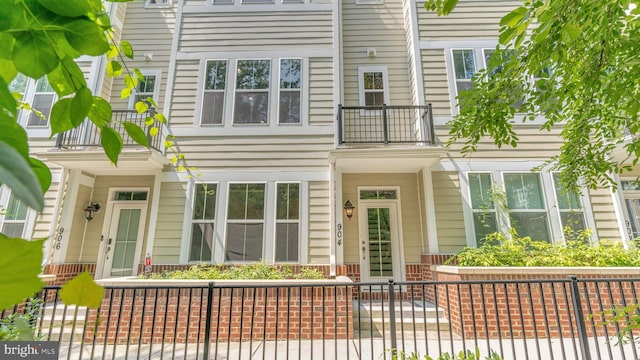 904 Joseph Johnson Dr, Annapolis, MD 21401 - view of front of house featuring a balcony