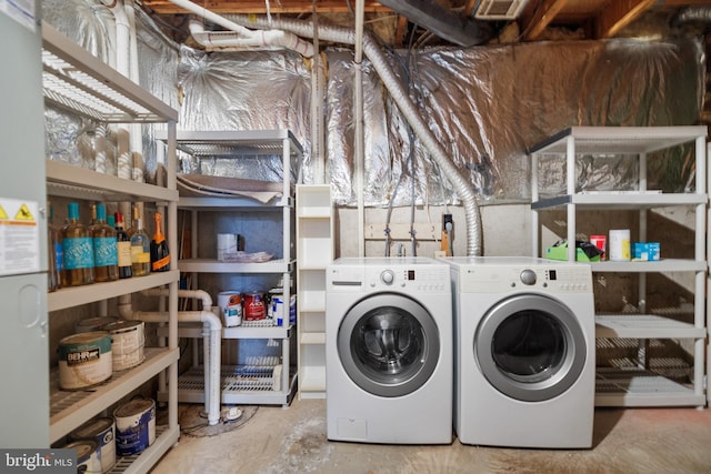 5840 Wescott Hills Way, Alexandria, VA 22315 - laundry room featuring independent washer and dryer
