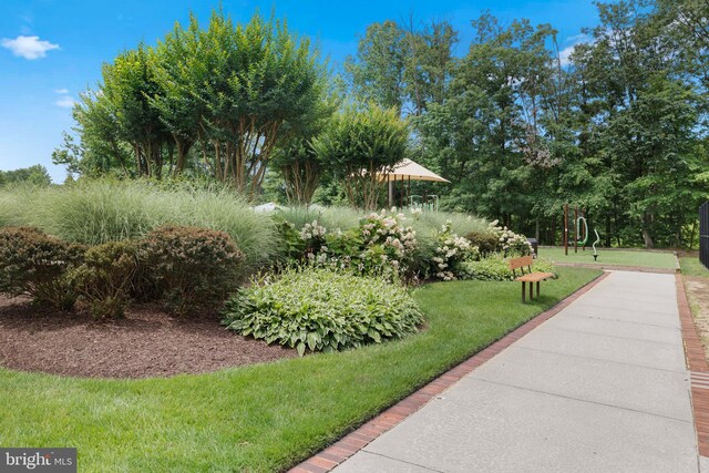 5840 Wescott Hills Way, Alexandria, VA 22315 - view of community featuring a yard