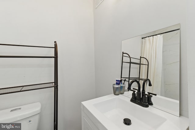 2246 N Hancock St, Philadelphia, PA 19133 - full bathroom featuring toilet and vanity