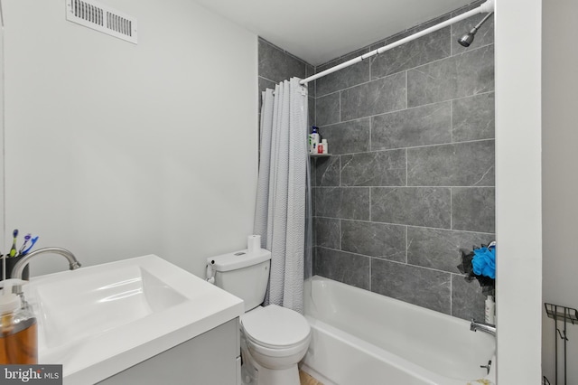 2246 N Hancock St, Philadelphia, PA 19133 - bathroom with vanity and shower / bath combo with shower curtain