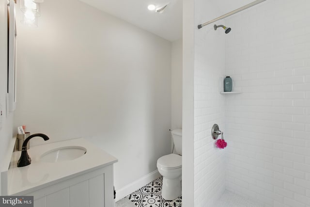 2246 N Hancock St, Philadelphia, PA 19133 - full bathroom with a tile shower, vanity, and tile patterned floors