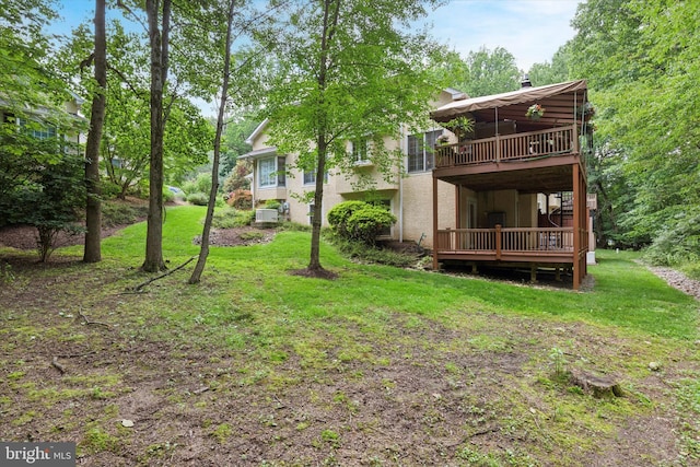 130 Piqua Cir Unit 30, Berwyn, PA 19312 - view of grassy yard featuring a wooden deck