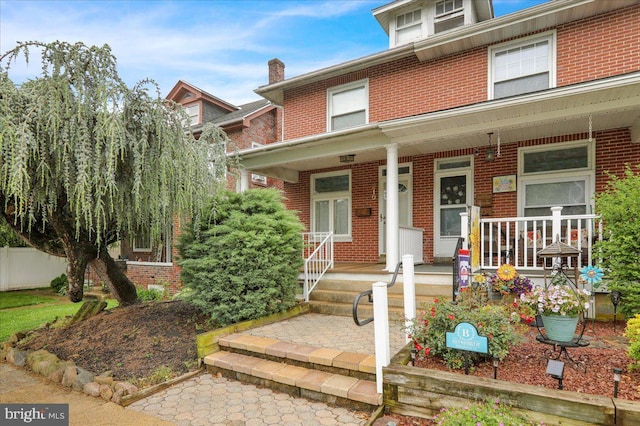 210 N Waverly St, Reading, PA 19607 - american foursquare style home featuring brick siding and a porch