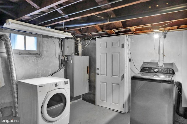 210 N Waverly St, Reading, PA 19607 - laundry room featuring washing machine and dryer