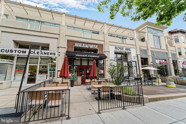 2829 Connecticut Ave NW Unit 706, Washington, DC 20008 - view of commercial property