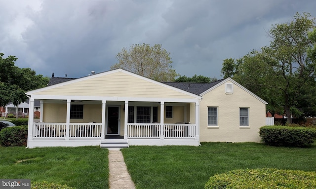 6012 Brookland Rd, Alexandria, VA 22310 - bungalow-style house with covered porch and a front lawn