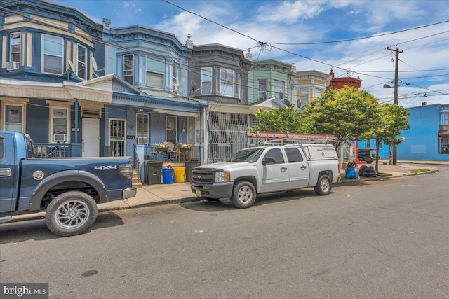 906 N 4th St, Camden, NJ 08102 - townhome / multi-family property with a porch