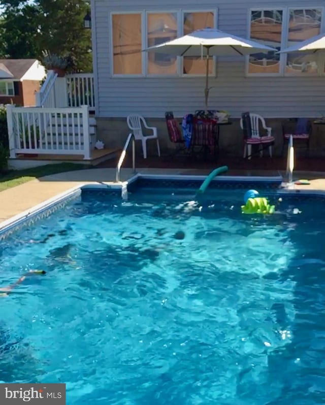 407 Pinecrest Rd, Norristown, PA 19403 - view of outdoor pool