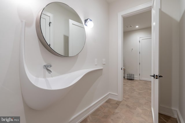 1020 Langley Hill Dr, Mclean, VA 22101 - bathroom featuring baseboards and recessed lighting