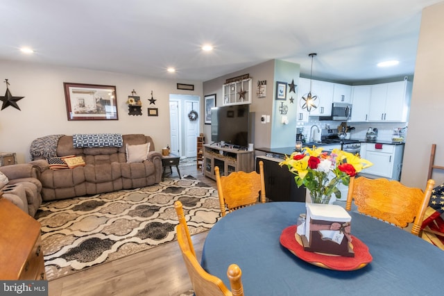 3 Cawdor Ln, New Castle, DE 19720 - dining area with wood finished floors and recessed lighting