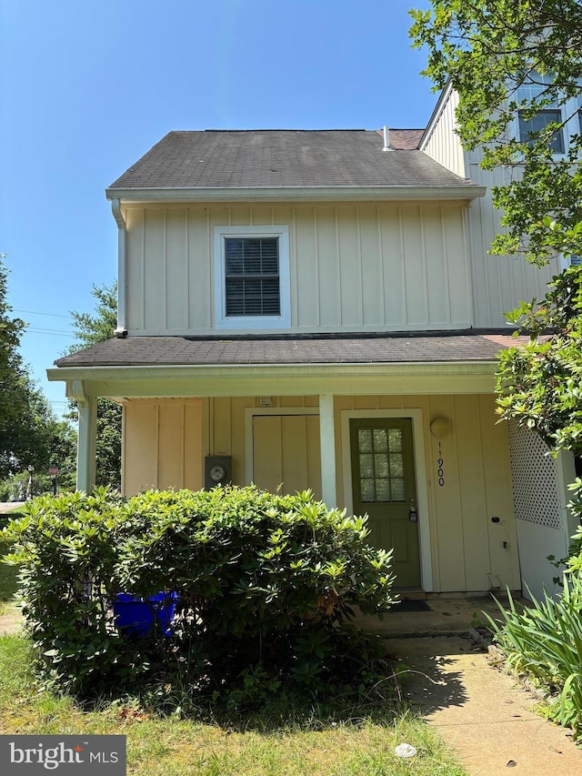 11900 Filly Ln, Gaithersburg, MD 20878 - view of front facade with a porch and roof with shingles