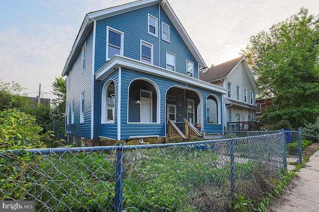 604 E 31st St, Baltimore, MD 21218 - view of front of house with covered porch and a fenced front yard