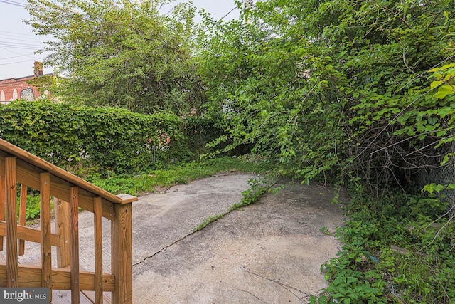 604 E 31st St, Baltimore, MD 21218 - view of yard with a patio