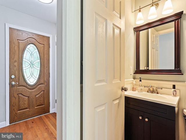 1035 Deerfield Cir, Perkasie, PA 18944 - foyer entrance with light wood finished floors