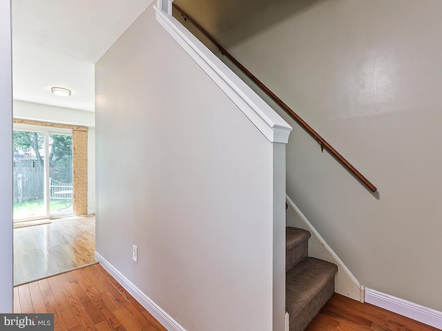 1035 Deerfield Cir, Perkasie, PA 18944 - staircase with wood finished floors and baseboards