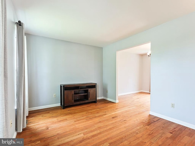1035 Deerfield Cir, Perkasie, PA 18944 - unfurnished living room with light wood-style floors and baseboards