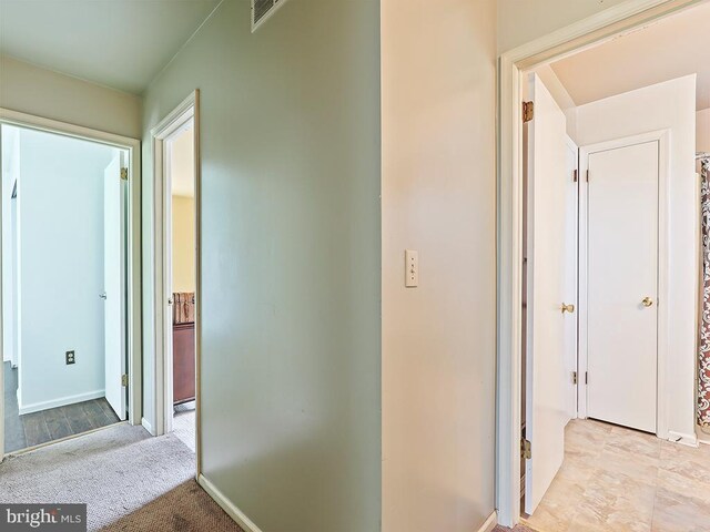 1035 Deerfield Cir, Perkasie, PA 18944 - hallway featuring baseboards