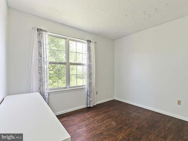1035 Deerfield Cir, Perkasie, PA 18944 - empty room featuring wood finished floors and baseboards