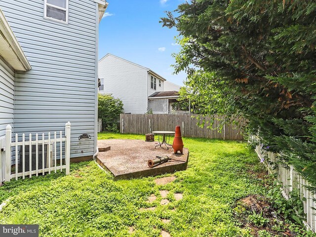 1035 Deerfield Cir, Perkasie, PA 18944 - fenced backyard featuring a patio