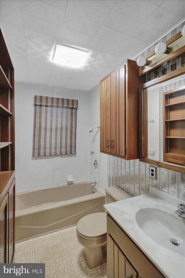 116 Chestnut St, Reading, PA 19607 - full bath featuring vanity