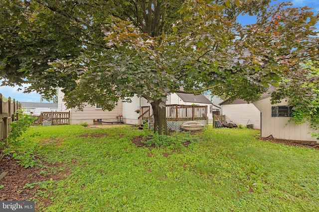 589 Wilson St, Pottstown, PA 19464 - view of yard with a wooden deck