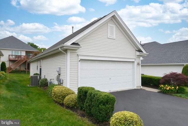 12 Atrium Dr, Trenton, NJ 08620 - view of side of home with asphalt driveway and a yard