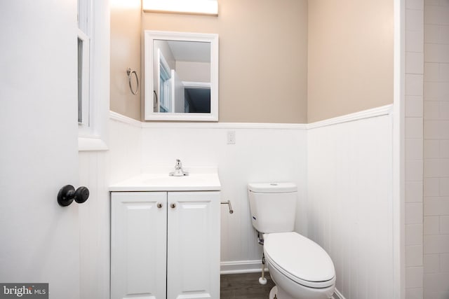 7043 Cromwell Ave, Salisbury, MD 21804 - full bath featuring vanity and wainscoting