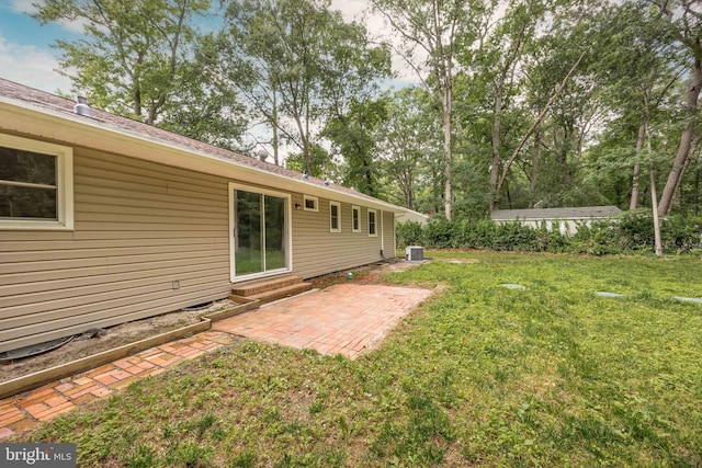 7043 Cromwell Ave, Salisbury, MD 21804 - view of grassy yard with a patio and entry steps