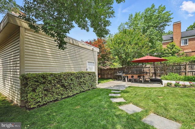 1646 Foxhall Rd NW, Washington, DC 20007 - view of yard with a patio area