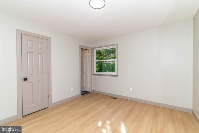 43 Vernon Ct, Sicklerville, NJ 08081 - spare room featuring wood finished floors and baseboards