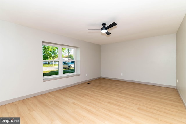 43 Vernon Ct, Sicklerville, NJ 08081 - spare room with light wood-style floors and a ceiling fan