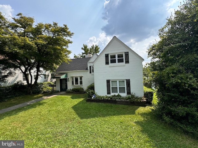 6517 Lehnert St, Baltimore, MD 21207 - traditional home featuring a front yard
