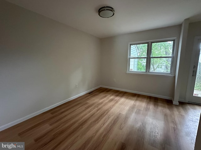 110 Hopkins Ct, Newark, DE 19713 - empty room featuring wood finished floors and baseboards