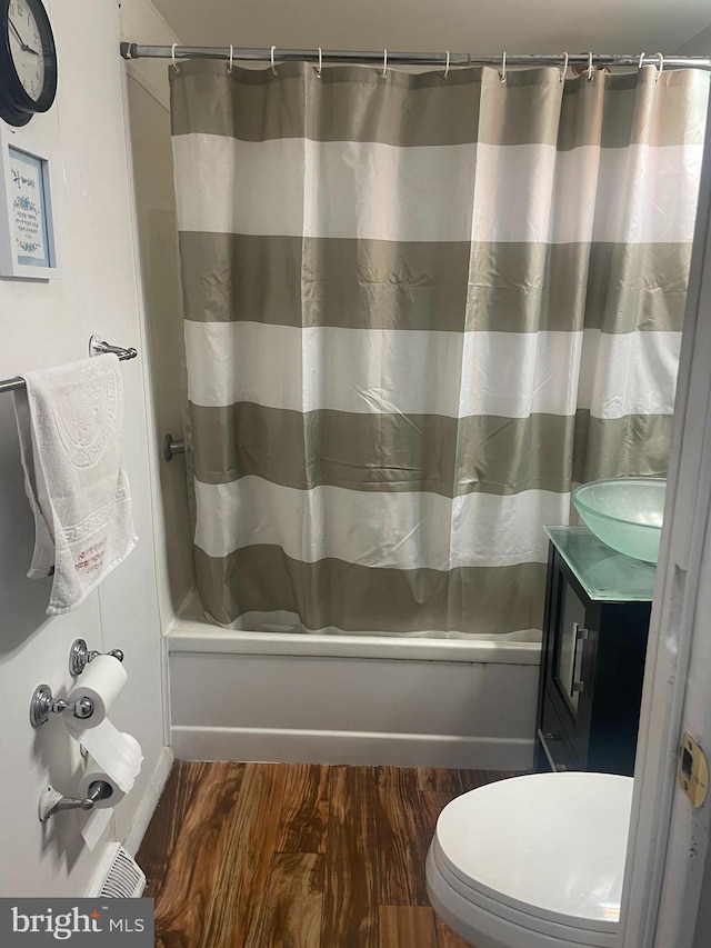 4 Highland Pl, Indian Head, MD 20640 - bathroom featuring shower / bath combo with shower curtain, vanity, and wood finished floors