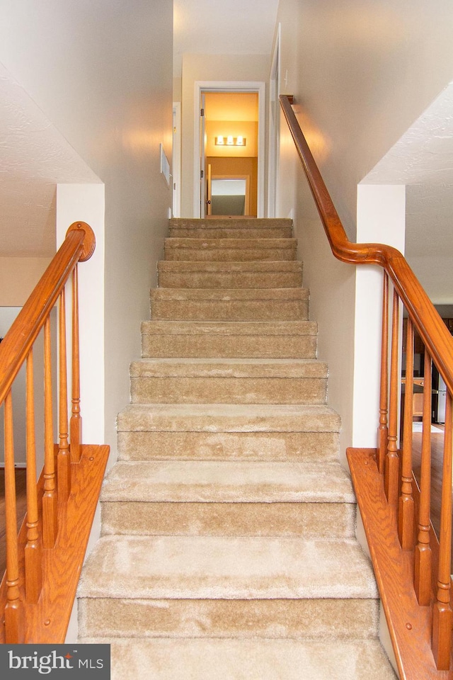 43 Oak Crest Ct, Hanover, PA 17331 - view of stairway