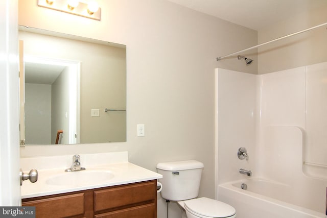 43 Oak Crest Ct, Hanover, PA 17331 - full bath with vanity and  shower combination