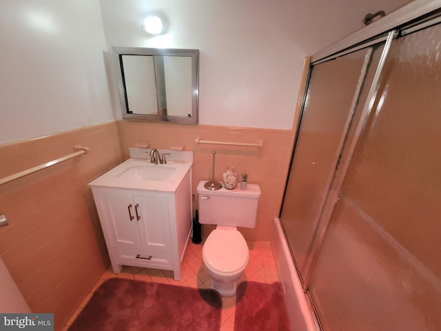 7900 Old York Rd Unit 504-A, Elkins Park, PA 19027 - full bath featuring tile walls, tile patterned floors, vanity, and wainscoting