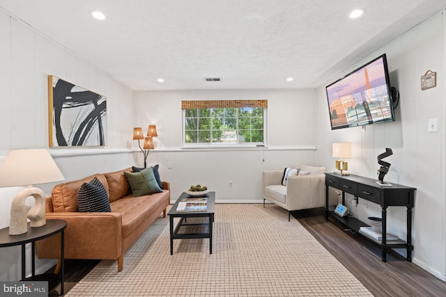7012 Vantage Dr, Alexandria, VA 22306 - living area featuring wood finished floors, recessed lighting, and a textured ceiling