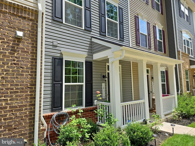 18316 Reaper Hill Ct, Triangle, VA 22172 - doorway to property with covered porch