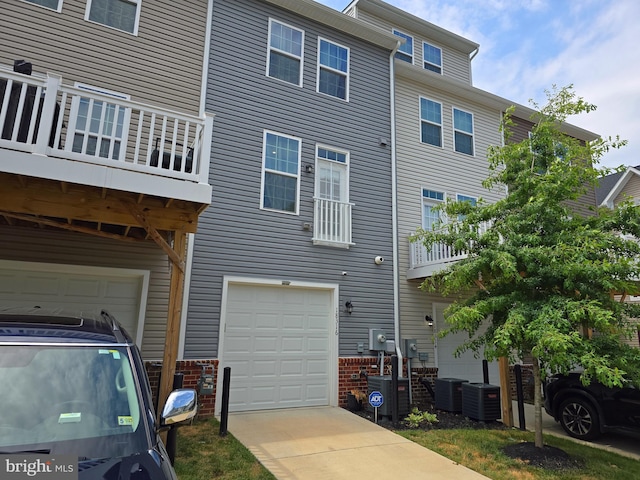 18316 Reaper Hill Ct, Triangle, VA 22172 - view of side of property featuring an attached garage and a balcony
