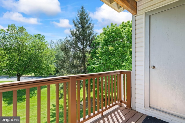 31 Beagle Run Unit 88, Nottingham, MD 21236 - wooden terrace with a lawn
